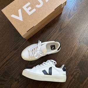 Veja campo black & white sneakers size 35 / 5